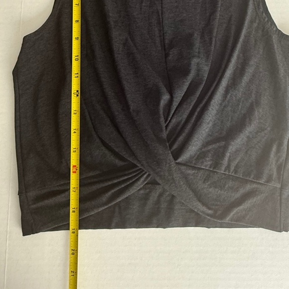 Beyond Yoga Featherweight Center Stage Cropped Tank - Picture 2 of 7